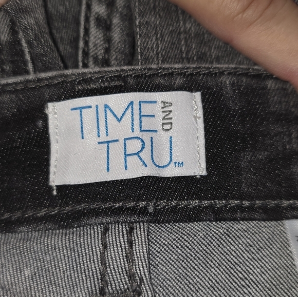 Time and Tru Grey Acid Wash Distressed Stretch Bermuda Shorts Size 14 - Picture 3 of 4